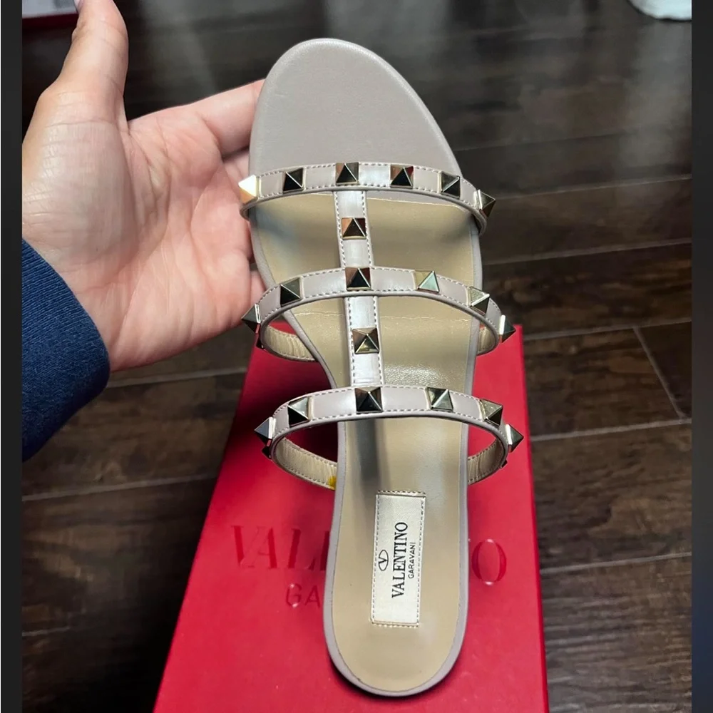 Valentino Garavani Cream Rockstud Sandals - Picture 1 of 3